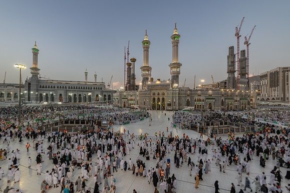 An aerieal view of the Prophet's mosque with its umbrellas, minarets and the Green Dome showing