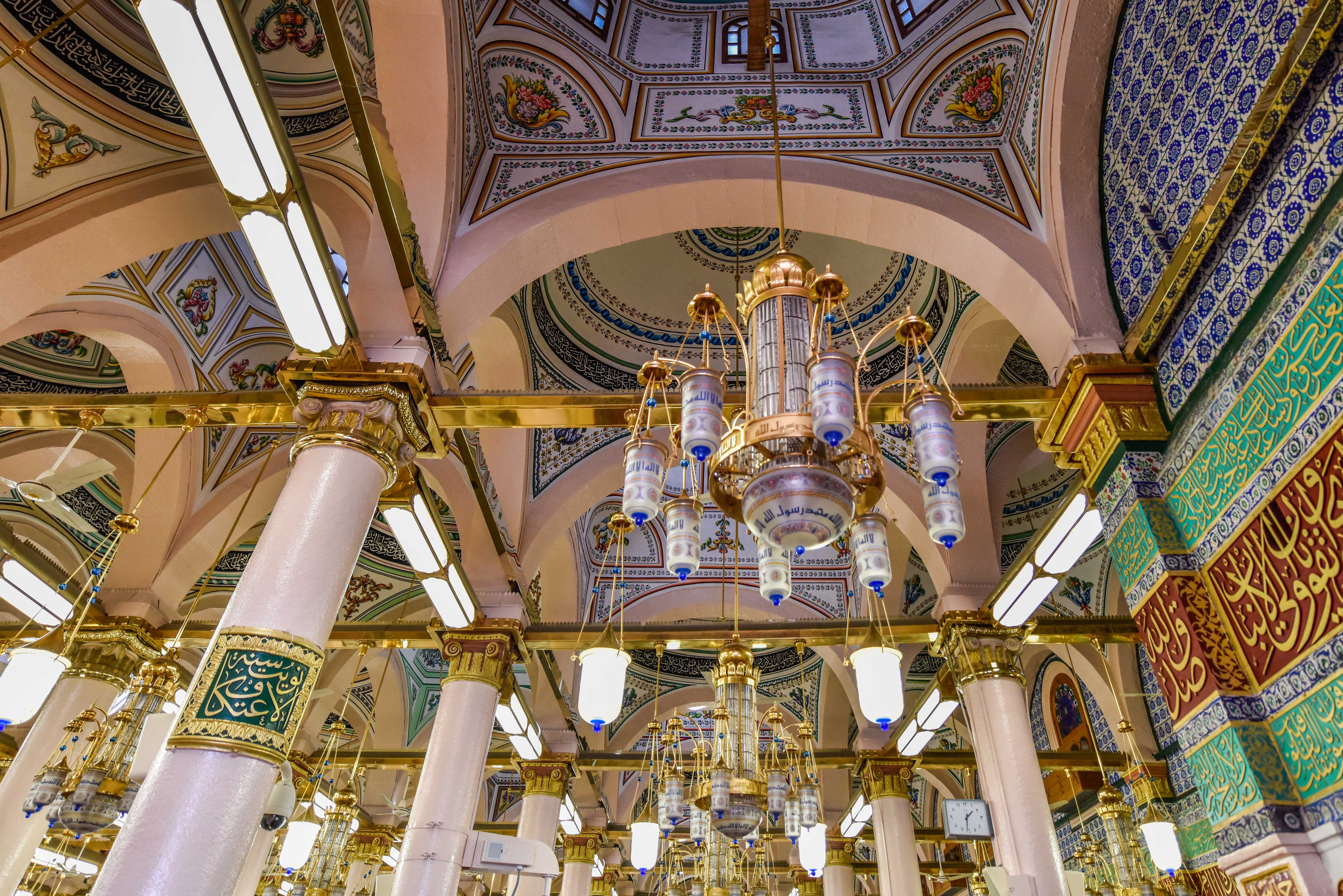 An aerieal view of the Prophet's mosque with its umbrellas, minarets and the Green Dome showing